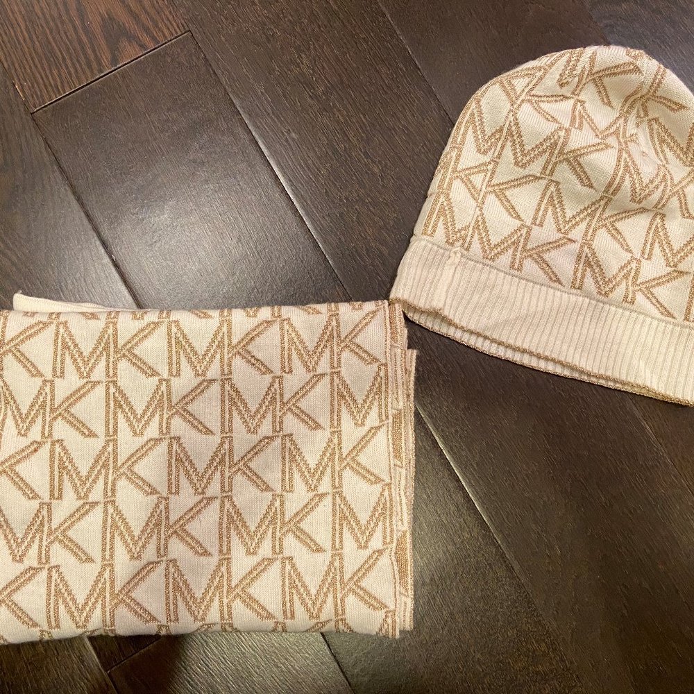 Micahel Kors Hat and Scarf Set